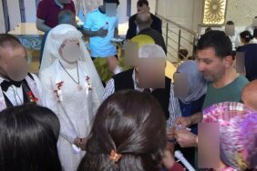 Davetliymiş gibi düğüne gitti, pasta yedi, takılan paraları çaldı