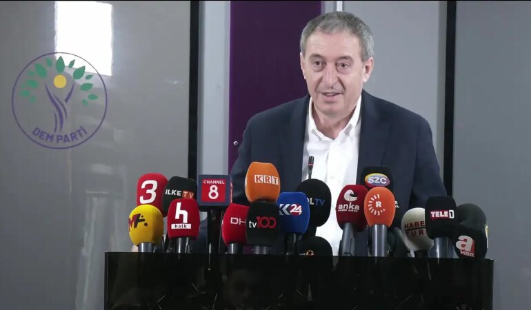 ‘Ya kriz kaos devam edecek ya da selamet yolu içerisinde yol alacağız’