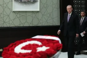 Devlet Bahçeli'den Kabine'ye Türk Bayraklı Çiçek Jesti