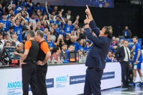 ergin-atamandan-anadolu-efes-taraftariyla-yasadigi-gerginlik-hakkinda-aciklama-cfhc.jpg
