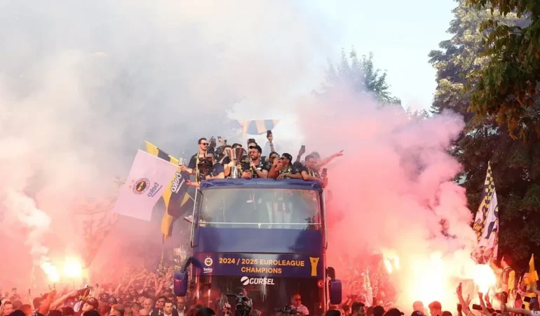 Fenerbahçe Beko Avrupa coşkusunu Bağdat Caddesi’ne taşıdı
