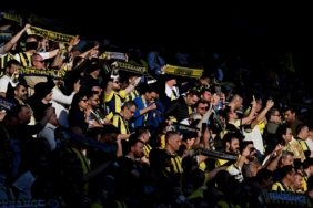 fenerbahce-tribunlerinden-yonetim-istifa-sesleri-pbrn.jpg