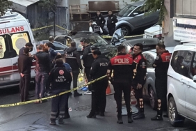 istanbulda-kanli-pusu-kursunlarin-hedefi-olan-genc-adam-olay-yerinde-can-verdi-dgkm.jpg