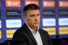 kayserispor-teknik-direktoru-sergej-jakirovic-ligde-kalma-adina-cok-onemli-bir-adim-attik-okps.jpg