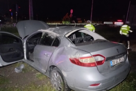 manisada-devrilen-otomobilin-surucusu-agir-yaralandi-5dkl.jpg