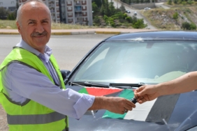 mardinde-bir-kisi-filistinlilere-destek-icin-otomobilini-bagisladi-z1ze.jpg