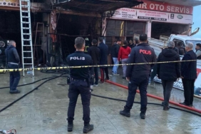 rizede-oto-doseme-atolyesinde-yangin-panigi-a242.jpg