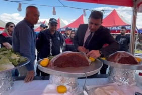 sinekli-et-curuk-cig-kofte-bozuk-urun-yoresel-urun-pazari-kapatildi-qrmg.jpg