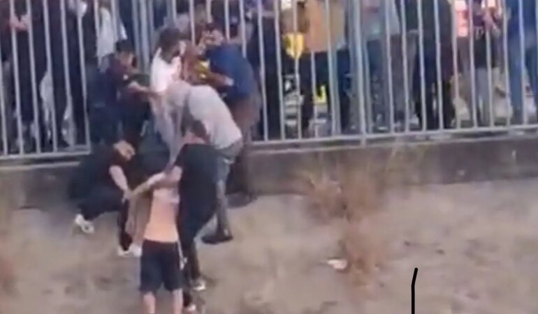Sulama kanalına düşen adamı vatandaşlar kurtardı