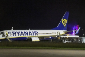 almanyada-yolcu-ucagi-acil-inis-yapti-yaralilar-var-6h94.jpg