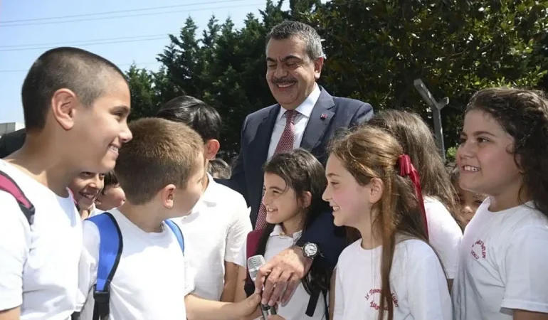 Bakan Açıkladı Okullarda Serbest Kıyafet Uygulaması Sona Eriyor