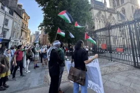 cambridge-ogrencileri-israille-iliskilerin-kesilmesi-talebiyle-cadirlar-kurarak-eylem-baslatti-11005.webp