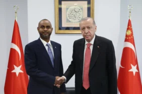 cumhurbaskani-erdogan-somali-ulastirma-bakani-ile-gorustu-160720-20250626.webp.webp