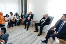 Cumhurbaşkanı Erdoğan ve Aliyev, Kahramanmaraş'ta Depremzede Bir Aileyi Ziyaret Etti