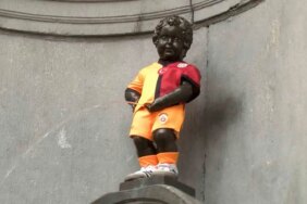 Galatasaray'ın 5 yıldızlı forması 406 yıllık Manneken Pis heykeline giydirildi