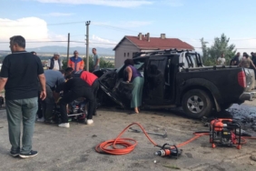 iki-arac-kafa-kafaya-carpisti-surucu-hayatini-kaybetti-9q5m.jpg