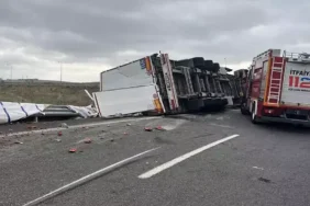 Karpuz yüklü TIR devrildi; 1 ölü, 3 yaralı