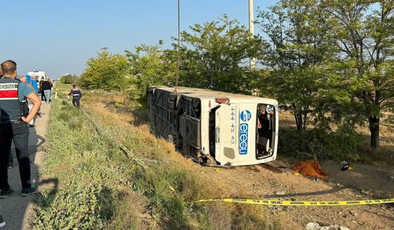 Konya’da yolcu otobüsü devrildi: 1 ölü, 23 yaralı!