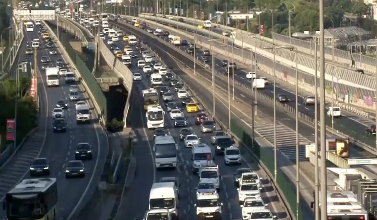 Kurban Bayramı tatili bitti, İstanbul’da trafiğinde adım adım ilerleyiş başladı