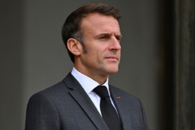 macron-ve-iran-cumhurbaskani-pezeskiyan-telefonda-gorustu-au8y.jpg