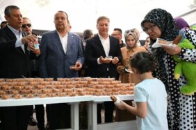 Özgür Özel, merhum Ferdi Zeyrek adına lokma dağıttı! Özel'den kritik açıklamalar