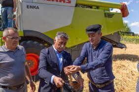 Özgür Özel Tekirdağ’da Çiftçilerle Buğday Hasadı Yaptı