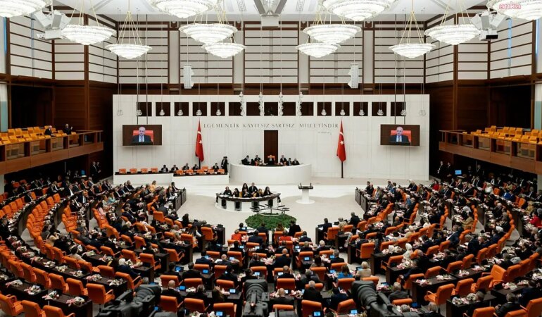 TBMM Genel Kurul’unda 28. Dönem ikinci devre TBMM Başkanlık Divanı belirlendi