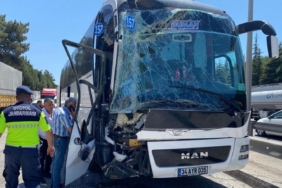 temde-2-tir-ve-yolcu-otobusu-kazaya-karisti-1i-agir-3-yarali-qsul.jpg