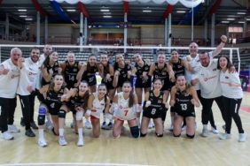 22-yas-alti-kadin-milli-voleybol-takimi-avrupa-sampiyonasina-katilmaya-hak-kazandi-tz5i.jpg