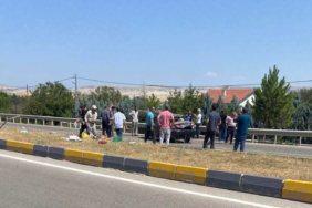 ankarada-otomobil-refuje-carpti-1-yarali-rm86.jpg