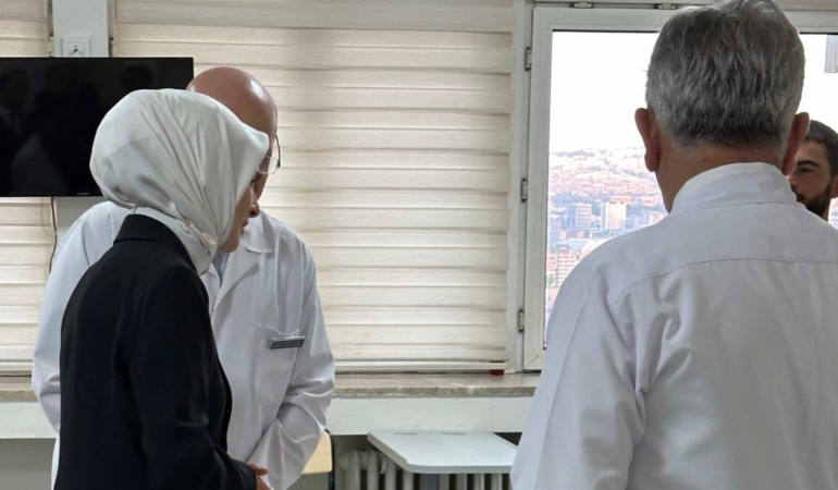 Bakan Göktaş, metan gazından zehirlenen askerleri ziyaret etti