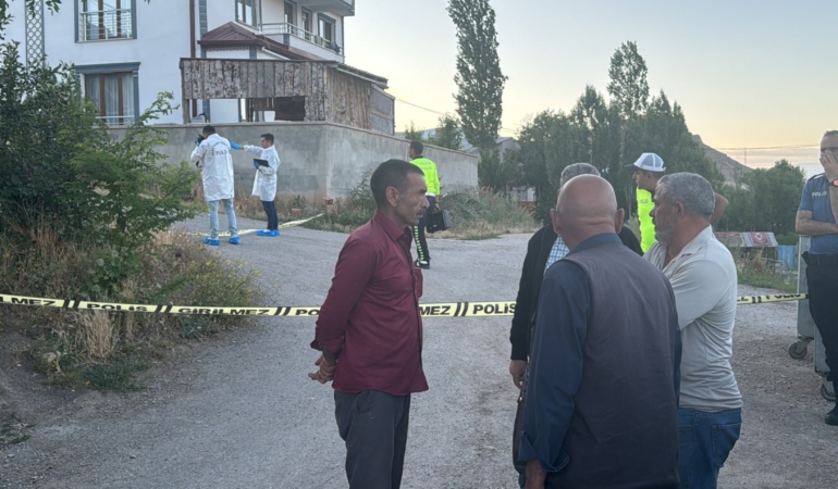 Bu acıya yürek dayanmaz! Babasının kamyonetle çarptığı küçük çocuk can verdi