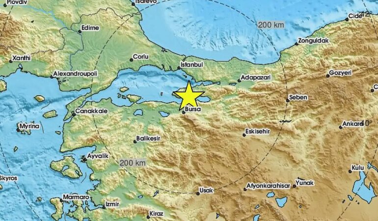 Bursa Gemlik’te 4.2 ve 3.9 büyüklüğünde 2 deprem! Yetkililerden resmi açıklamalar