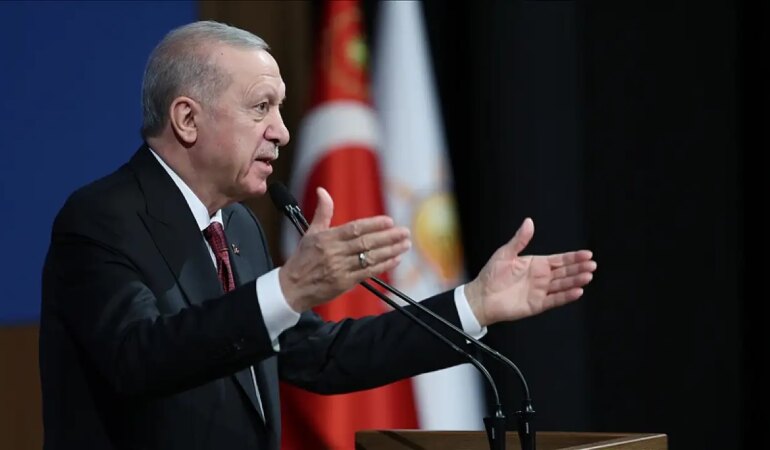 Cumhurbaşkanı Erdoğan’dan Özgür Özel’e Leman Dergisi Tepkisi