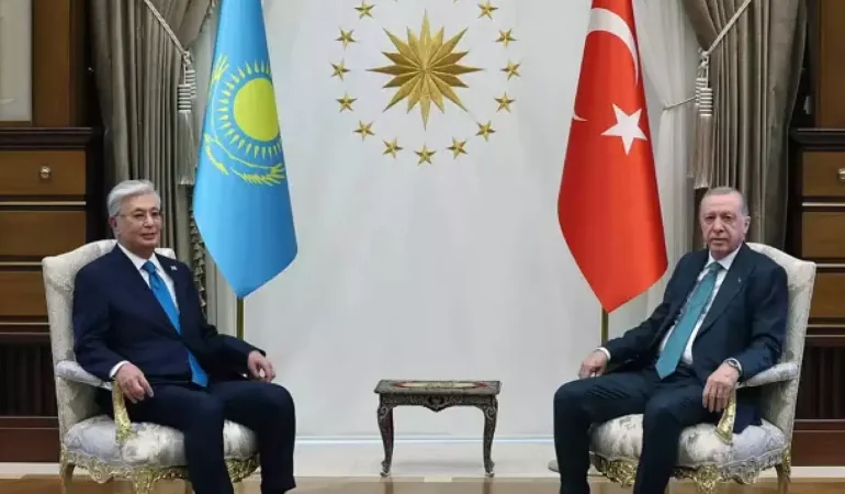 Cumhurbaşkanı Erdoğan, Kazakistan Cumhurbaşkanı Tokayev'i resmi törenle karşıladı