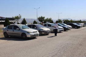 ikinci-el-oto-pazarinda-arac-cok-alici-yok-ysz9.jpg