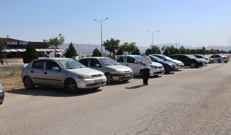 İkinci el oto pazarında araç çok, alıcı yok