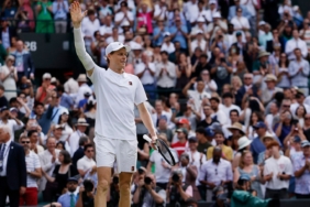 jannik-sinner-wimbledonda-yari-finale-yukseldi-ozfx.jpg
