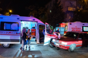 kayseride-ambulans-ile-otomobil-carpisti-iki-yarali-kea7.jpg