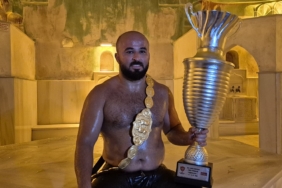 kirkpinarda-baspehlivan-olan-orhan-okulu-pehlivan-hamami-gelenegini-surdurdu-ffgy.jpg