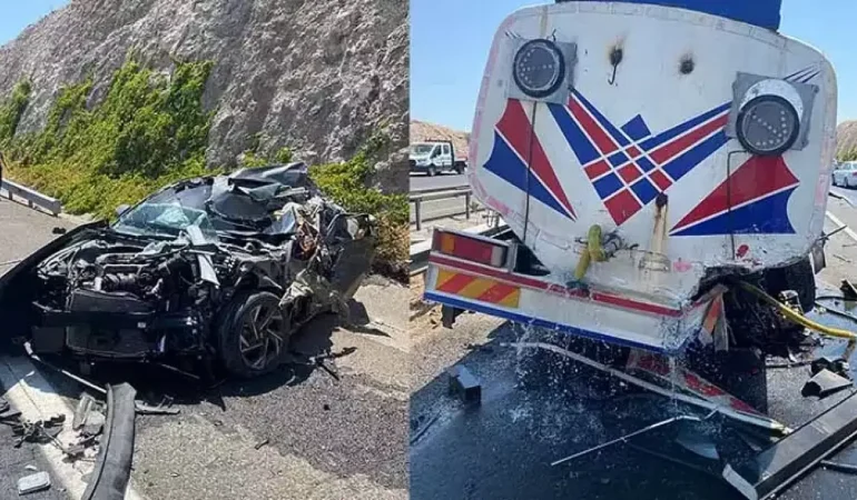 Su tankerine çarpan otomobilin sürücüsü öldü