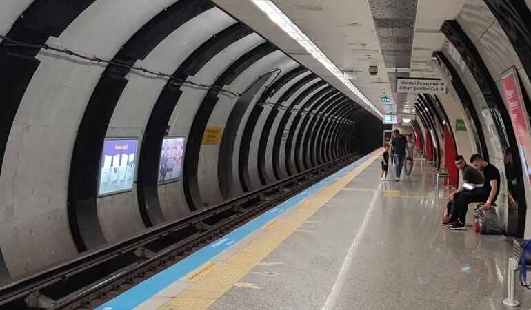Vezneciler Metro İstasyonu'nda intihar girişimi! Metro İstanbul'dan açıklama