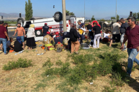 ambulans-otomobille-carpisti-cok-sayida-yarali-var-iojw.jpg