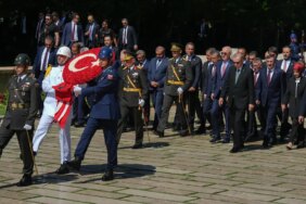 Cumhurbaşkanı Erdoğan ve devlet erkanı Anıtkabir'i ziyaret etti