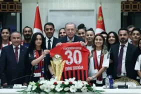 Cumhurbaşkanı Erdoğan, Yüksekovaspor Kadın Takımı'nı kabul etti