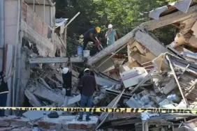 Depremde yıkılan binanın sahibi ile müteahhidi adliyede