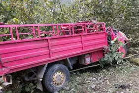 Fındık işçilerini taşıyan kamyonet şarampole yuvarlandı: 4 ölü