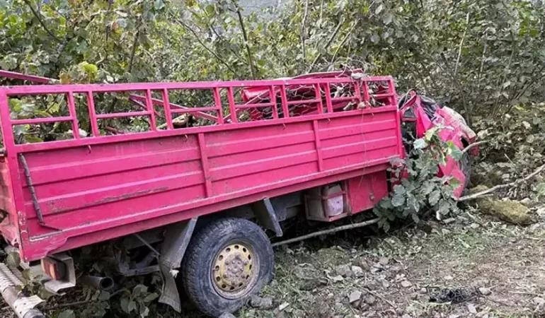 Fındık işçilerini taşıyan kamyonet şarampole yuvarlandı: 4 ölü