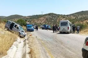 İncir işçilerini taşıyan minibüs kaza yaptı: 8 yaralı