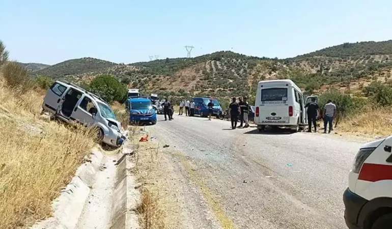 İncir işçilerini taşıyan minibüs kaza yaptı: 8 yaralı